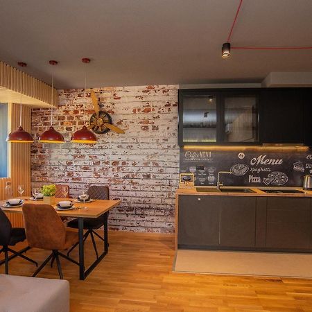 Stylish Two Bedroom Apartment At Ljubovic-Hill Park بودغوريتْسا المظهر الخارجي الصورة