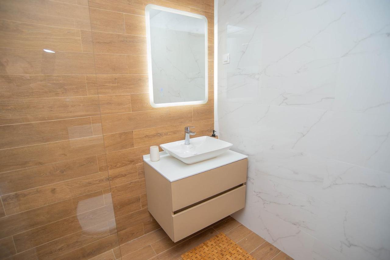 Stylish Two Bedroom Apartment At Ljubovic-Hill Park بودغوريتْسا المظهر الخارجي الصورة