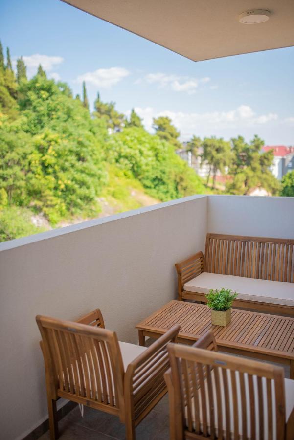 Stylish Two Bedroom Apartment At Ljubovic-Hill Park بودغوريتْسا المظهر الخارجي الصورة