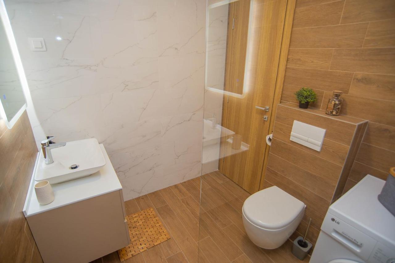 Stylish Two Bedroom Apartment At Ljubovic-Hill Park بودغوريتْسا المظهر الخارجي الصورة