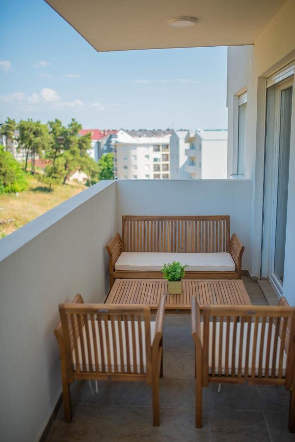Stylish Two Bedroom Apartment At Ljubovic-Hill Park بودغوريتْسا المظهر الخارجي الصورة