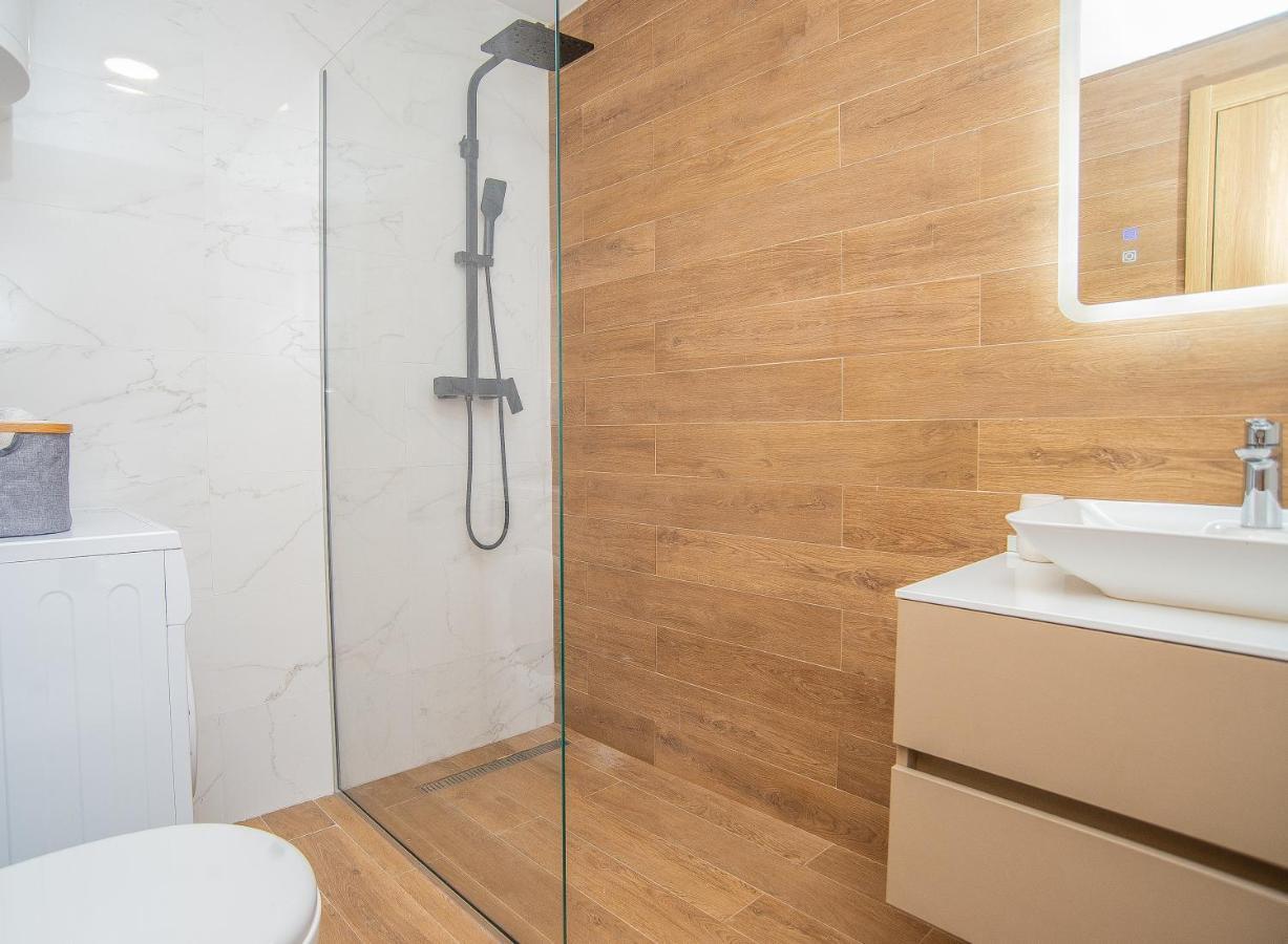 Stylish Two Bedroom Apartment At Ljubovic-Hill Park بودغوريتْسا المظهر الخارجي الصورة